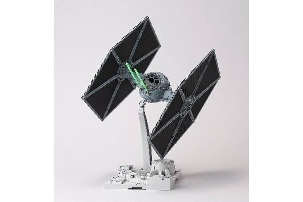 Revell TIE Fighter i gruppen SPORT, FRITID & HOBBY / Hobby / Plastmodeller / Rymd/Sci-Fi hos TP E-commerce Nordic AB (A07485)