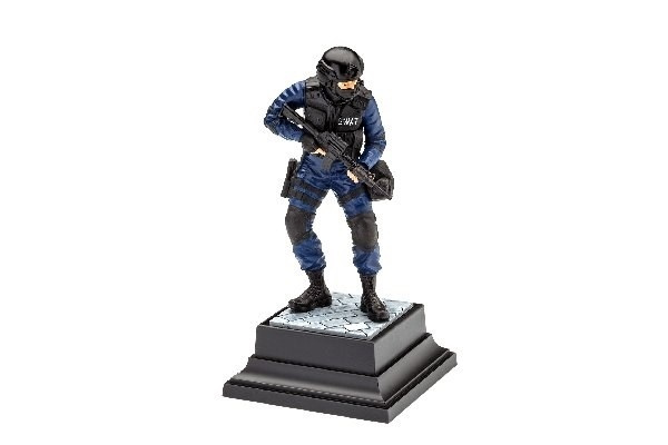 Revell SWAT Officer i gruppen SPORT, FRITID & HOBBY / Hobby / Plastmodeller / Figurer hos TP E-commerce Nordic AB (A07495)