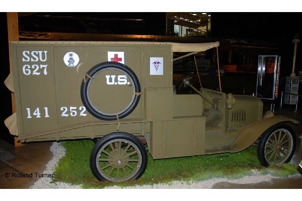 Revell Model T 1917 Ambulance i gruppen SPORT, FRITID & HOBBY / Hobby / Plastmodeller / Militärfordon (Land) hos TP E-commerce Nordic AB (A07538)