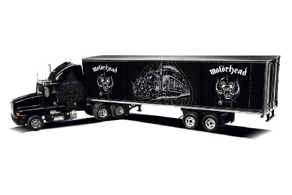 Revell 1:32 Gift Set \'Motörhead\' Tour Truck i gruppen SPORT, FRITID & HOBBY / Hobby / Plastmodeller / Startkit/Gåvoset hos TP E-commerce Nordic AB (A07915)