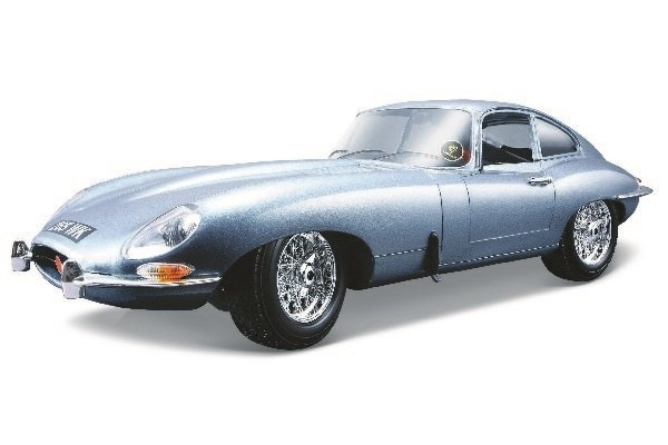 Jaguar\'E\' coupe (1961) 1:18 silver blue i gruppen LEKSAKER, BARN- & BABYPRODUKTER / Leksaker / Leksaksbilar hos TP E-commerce Nordic AB (A09192)