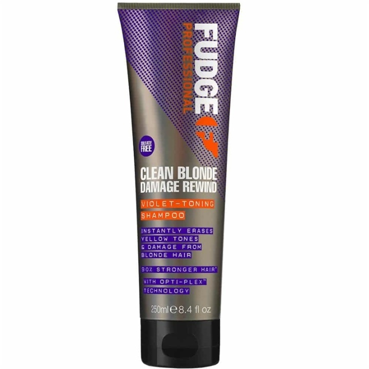 Fudge Clean Blonde Damage Rewind Violet Shampoo 250ml i gruppen SKÖNHET & HÄLSA / Hår & Styling / Hårvårdsprodukter / Hårfärg / Silverschampo hos TP E-commerce Nordic AB (A10918)