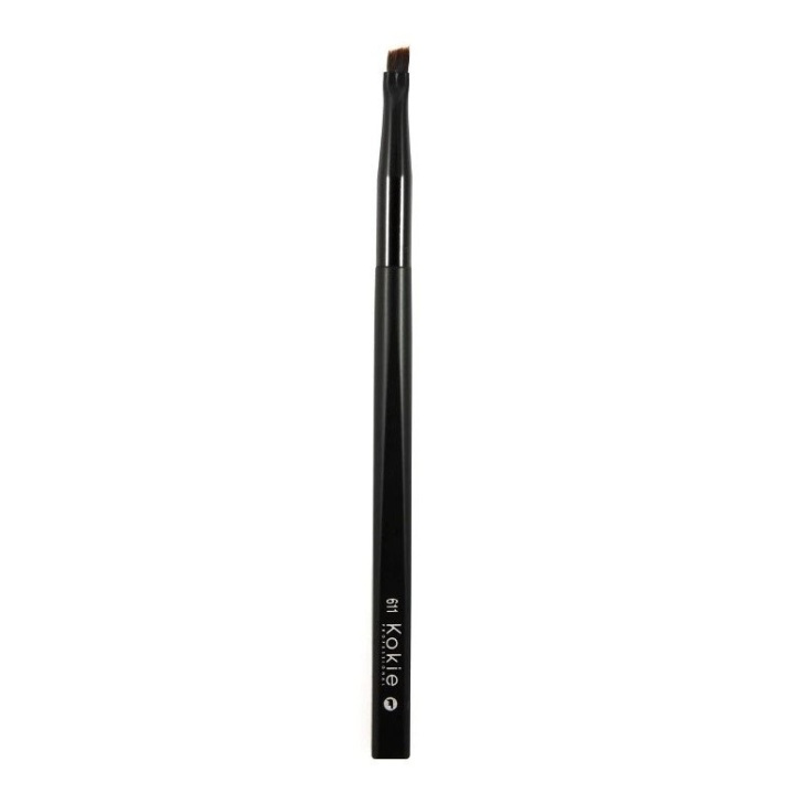Kokie Cosmetics Kokie Small Angled Eyeliner Brush BR611 i gruppen SKÖNHET & HÄLSA / Makeup / Verktyg & Sminkset / Borstar & Penslar hos TP E-commerce Nordic AB (A11530)