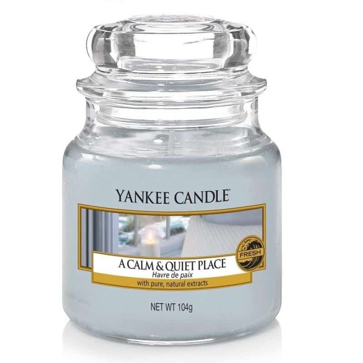 Yankee Candle Classic Small Jar A Calm & Quiet Place 104g i gruppen SKÖNHET & HÄLSA / Doft & Parfym / Övrig doft / Doftljus hos TP E-commerce Nordic AB (A13296)