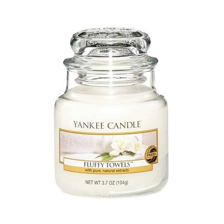 Yankee Candle Classic Small Jar Fluffy Towels 104g i gruppen SKÖNHET & HÄLSA / Doft & Parfym / Övrig doft / Doftljus hos TP E-commerce Nordic AB (A13307)