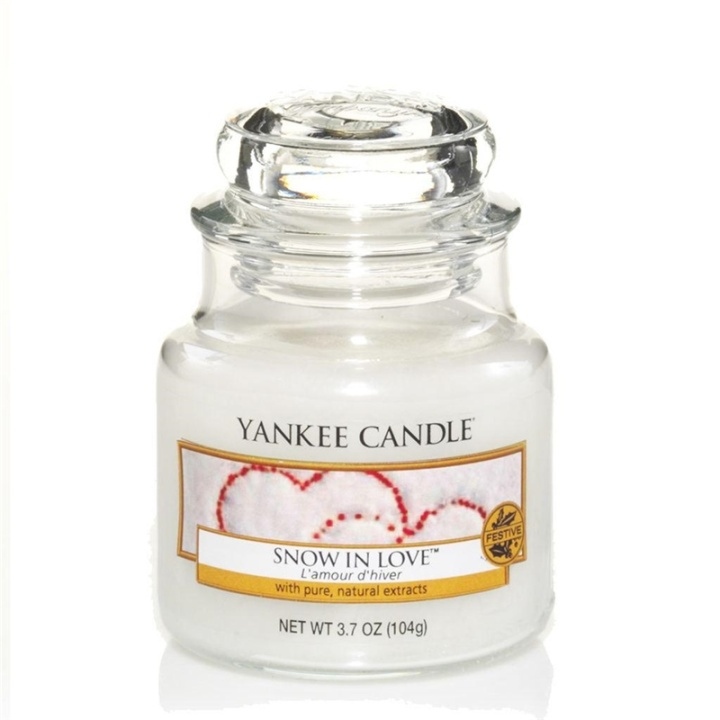 Yankee Candle Classic Small Jar Snow In Love 104g i gruppen SKÖNHET & HÄLSA / Doft & Parfym / Övrig doft / Doftljus hos TP E-commerce Nordic AB (A13317)