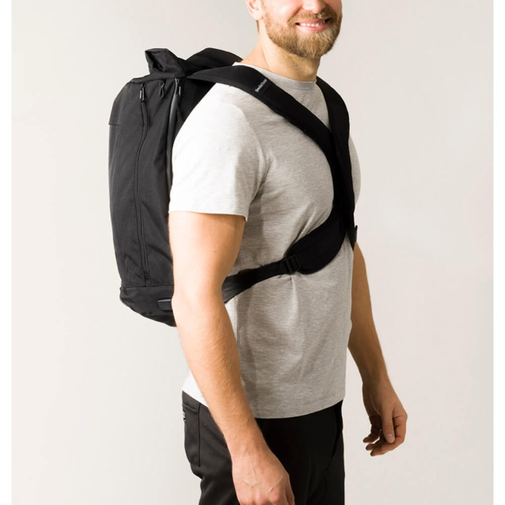 SWEDISH POSTURE Vertical Ergonomiskt Ryggsäck M 21-31l i gruppen SPORT, FRITID & HOBBY / Resetillbehör / Ryggsäckar & Väskor hos TP E-commerce Nordic AB (C00520)