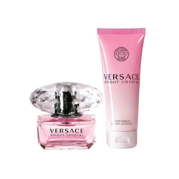 Giftset Versace Bright Crystal Edt 50ml + Body Lotion 100ml i gruppen SKÖNHET & HÄLSA / Presentkit / Presentkit För Henne hos TP E-commerce Nordic AB (C00651)