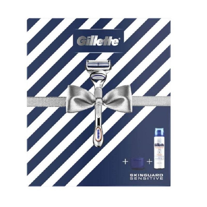 Giftset Gillette Skinguard Sensitive i gruppen SKÖNHET & HÄLSA / Hår & Styling / Rakning & Trimning / Rakhyvlar & Tillbehör hos TP E-commerce Nordic AB (C04901)