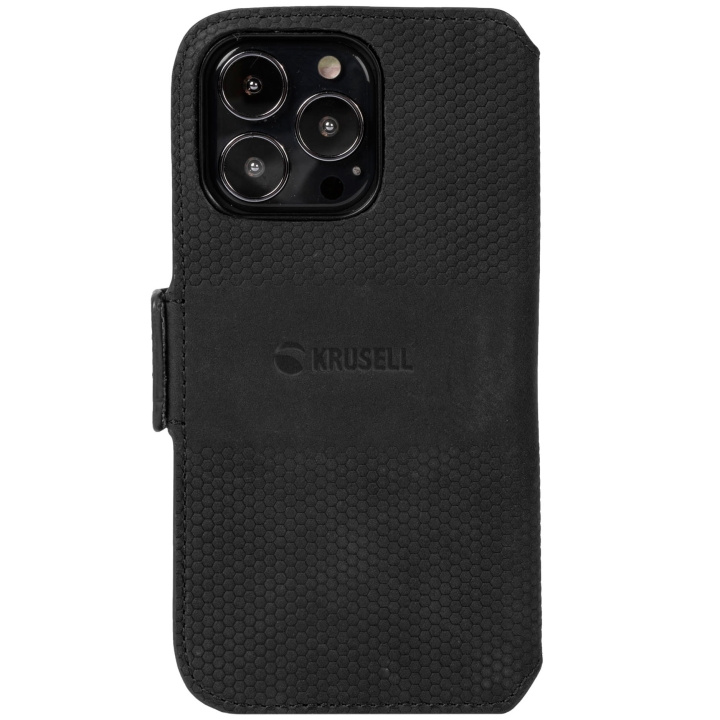 Krusell Leather Phone Wallet iPhone 13 Pro Svart i gruppen SMARTPHONE & SURFPLATTOR / Mobilskydd / Apple / iPhone 13 Pro / Fodral hos TP E-commerce Nordic AB (C08751)