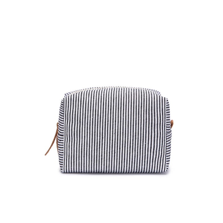 Kungsbacka Necessär Frida Square Medium Svart/Vit Stripe i gruppen HEM, HUSHÅLL & TRÄDGÅRD / Badrum / Necessärer hos TP E-commerce Nordic AB (C09327)