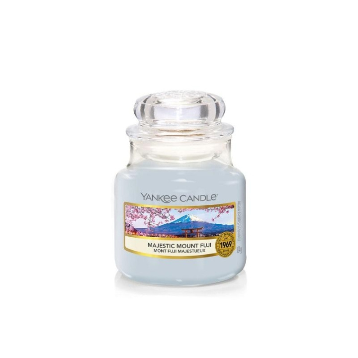 Yankee Candle Classic Small Jar Majestic Mount Fuji 104g i gruppen SKÖNHET & HÄLSA / Doft & Parfym / Övrig doft / Doftljus hos TP E-commerce Nordic AB (C11193)