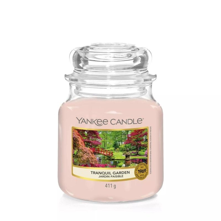 Yankee Candle Classic Medium Jar Tranquil Garden 411g i gruppen SKÖNHET & HÄLSA / Doft & Parfym / Övrig doft / Doftljus hos TP E-commerce Nordic AB (C11195)