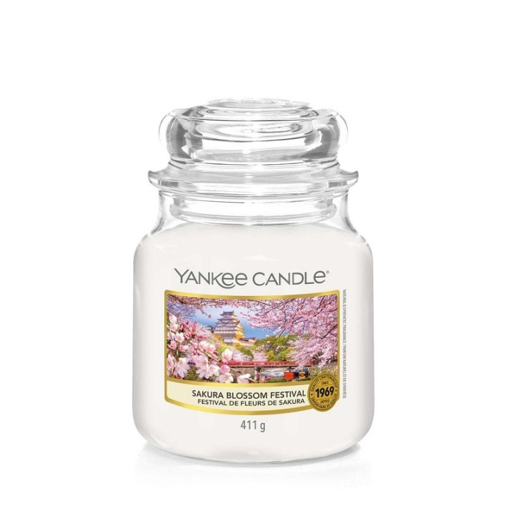 Yankee Candle Classic Medium Jar Sakura Blossom Festival 411g i gruppen SKÖNHET & HÄLSA / Doft & Parfym / Övrig doft / Doftljus hos TP E-commerce Nordic AB (C11200)