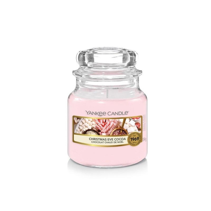 Yankee Candle Classic Small Jar Christmas Eve Cocoa 104g i gruppen SKÖNHET & HÄLSA / Doft & Parfym / Övrig doft / Doftljus hos TP E-commerce Nordic AB (C11397)