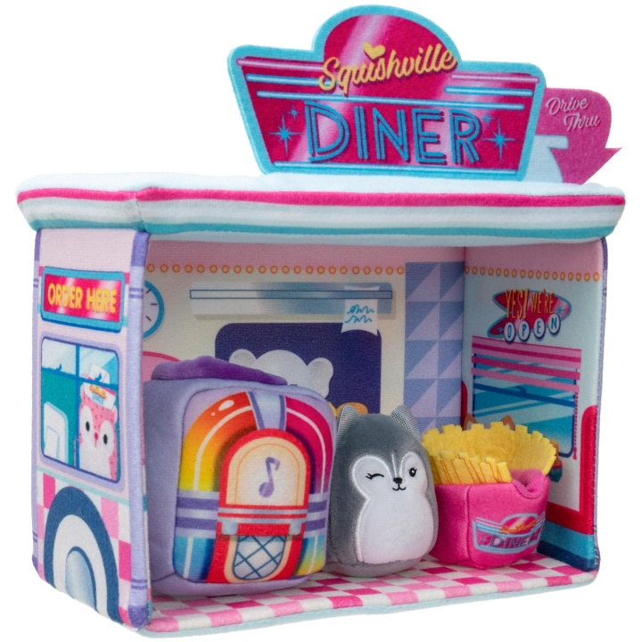 Squishmallows Squishville Play Scene - Darling Diner i gruppen LEKSAKER, BARN- & BABYPRODUKTER / Leksaker / Dockor & Tillbehör hos TP E-commerce Nordic AB (C13065)