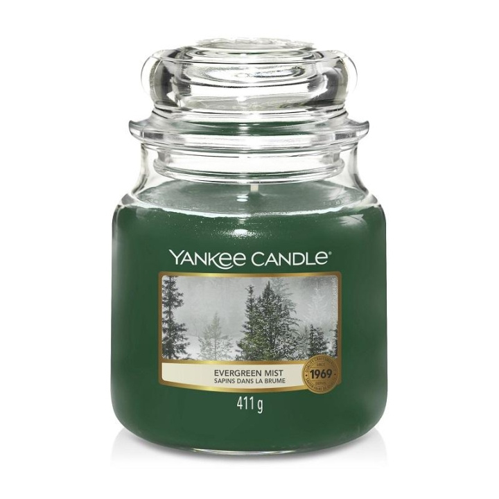 Yankee Candle Classic Medium Jar Evergreen Mist 411g i gruppen SKÖNHET & HÄLSA / Doft & Parfym / Övrig doft / Doftljus hos TP E-commerce Nordic AB (C14041)