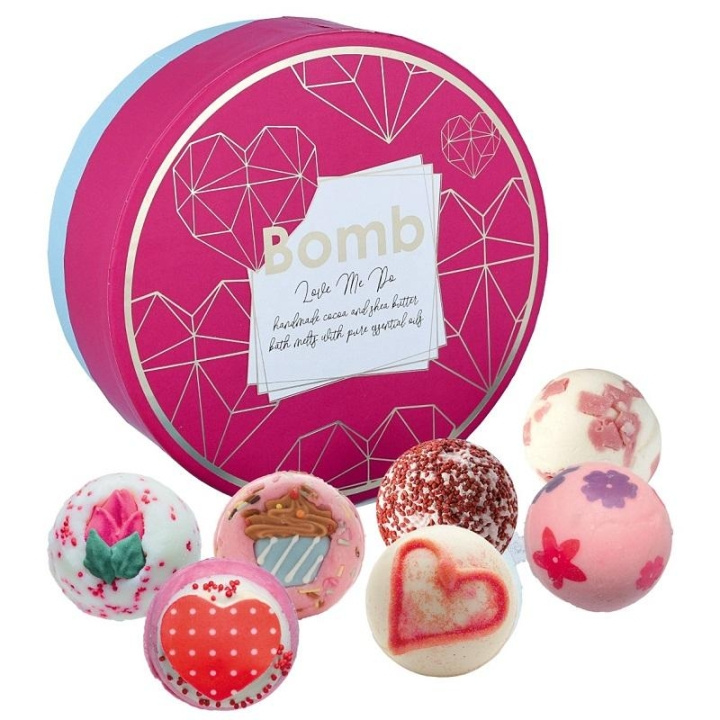 Bomb Cosmetics Love Me Do Gift Box i gruppen SKÖNHET & HÄLSA / Hudvård / Kroppsvård / Bad & Duschcreme hos TP E-commerce Nordic AB (C14052)