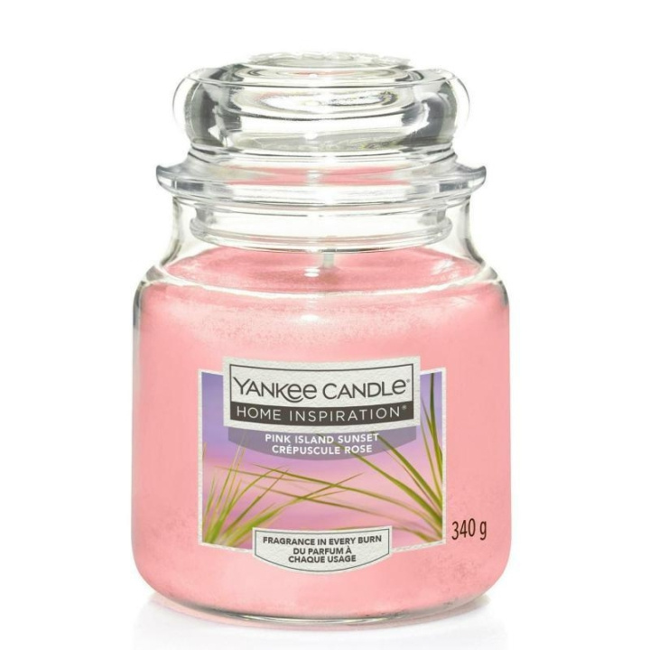 Yankee Candle Home Inspiration Medium Pink Island Sunset 340g i gruppen SKÖNHET & HÄLSA / Doft & Parfym / Övrig doft / Doftljus hos TP E-commerce Nordic AB (C23056)