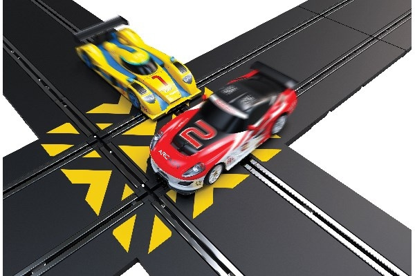 Scalextric Cross Roads Track Accessory Pack | LEKSAKER, BARN- & BABYPRODUKTER - Radiostyrt - Bilbanor - Skenor | GameStuff