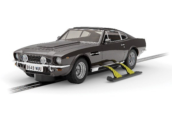 SCALEXTRIC James Bond Aston Martin V8 - The Living Daylights i gruppen LEKSAKER, BARN- & BABYPRODUKTER / Radiostyrt / Bilbanor / Bilar hos TP E-commerce Nordic AB (C29637)