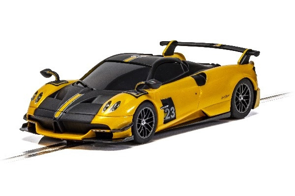 SCALEXTRIC Pagani Huayra BC Roadster 1:32, yellow i gruppen LEKSAKER, BARN- & BABYPRODUKTER / Radiostyrt / Bilbanor / Bilar hos TP E-commerce Nordic AB (C29644)