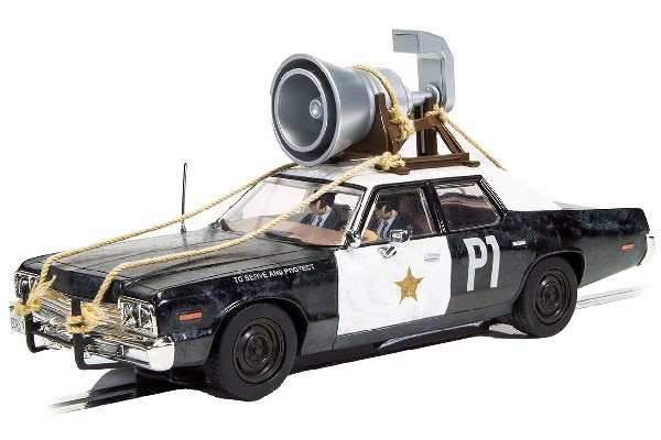 SCALEXTRIC Blues Brothers Dodge Monaco - Bluesmobile i gruppen LEKSAKER, BARN- & BABYPRODUKTER / Radiostyrt / Bilbanor / Bilar hos TP E-commerce Nordic AB (C29651)