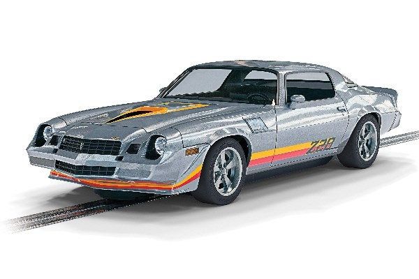 SCALEXTRIC Chevrolet Camaro Z28, silver i gruppen LEKSAKER, BARN- & BABYPRODUKTER / Radiostyrt / Bilbanor / Bilar hos TP E-commerce Nordic AB (C29677)