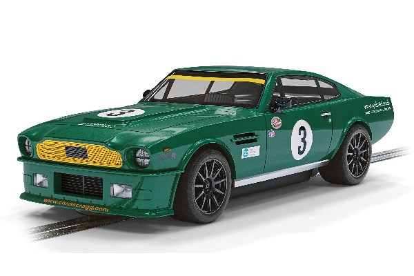 SCALEXTRIC Aston Martin V8 - Chris Scragg Racing i gruppen SPORT, FRITID & HOBBY / Hobby / Plastmodeller / Bilar hos TP E-commerce Nordic AB (C29688)