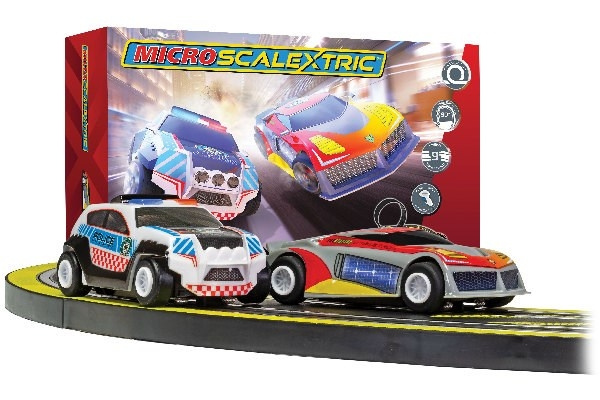 SCALEXTRIC Micro Scalextric Law Enforcer Mains Powered Race S i gruppen LEKSAKER, BARN- & BABYPRODUKTER / Radiostyrt / Bilbanor / Banor hos TP E-commerce Nordic AB (C29693)