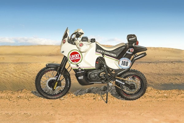 ITALERI 1:9 Cagiva \'\'Elephant\'\' 850 Paris-Dakar 1987 i gruppen SPORT, FRITID & HOBBY / Hobby / Plastmodeller / Motorcyklar hos TP E-commerce Nordic AB (C29752)