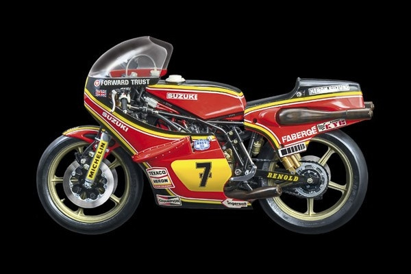 ITALERI 1:9 Suzuki RG 500 XR27 1978 Team Heron i gruppen SPORT, FRITID & HOBBY / Hobby / Plastmodeller / Motorcyklar hos TP E-commerce Nordic AB (C29765)