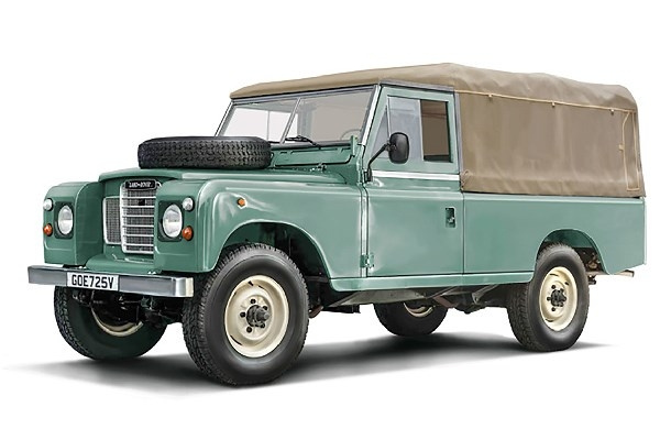 ITALERI 1:24 Land Rover 109 LWB i gruppen SPORT, FRITID & HOBBY / Hobby / Plastmodeller / Bilar hos TP E-commerce Nordic AB (C29799)