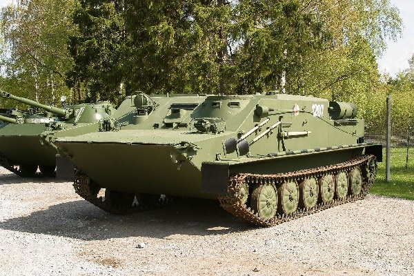 Revell BTR-50PK 1:72 i gruppen SPORT, FRITID & HOBBY / Hobby / Plastmodeller / Militärfordon (Land) hos TP E-commerce Nordic AB (C29885)