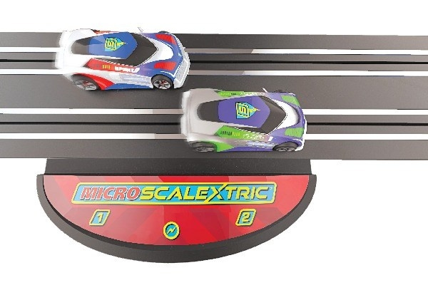 Scalextric Micro Mains Powered Track Piece (UK) | LEKSAKER, BARN- & BABYPRODUKTER - Radiostyrt - Bilbanor - Banor | GameStuff