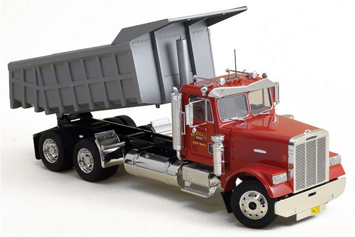 ITALERI 1:24 Freightliner tung dumper i gruppen SPORT, FRITID & HOBBY / Hobby / Plastmodeller / Bilar hos TP E-commerce Nordic AB (C30525)