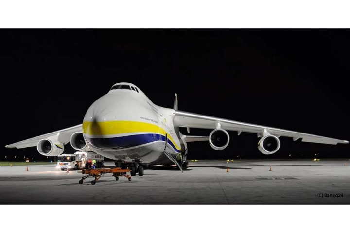 Revell Antonov An-124 Ruslan 1:144 i gruppen SPORT, FRITID & HOBBY / Hobby / Plastmodeller / Flyg/Helikoptrar hos TP E-commerce Nordic AB (C30555)