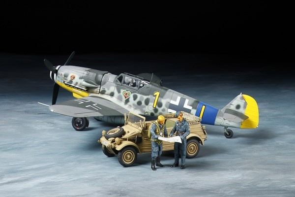 TAMIYA 1/48 Messerschmitt Bf109 G-6 & Kübelwagen Type 82 i gruppen SPORT, FRITID & HOBBY / Hobby / Plastmodeller / Flyg/Helikoptrar hos TP E-commerce Nordic AB (C31722)