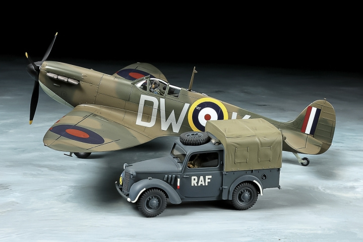 TAMIYA 1/48 Supermarine Spitfire Mk.I & Light Utility Car i gruppen SPORT, FRITID & HOBBY / Hobby / Plastmodeller / Flyg/Helikoptrar hos TP E-commerce Nordic AB (C31749)