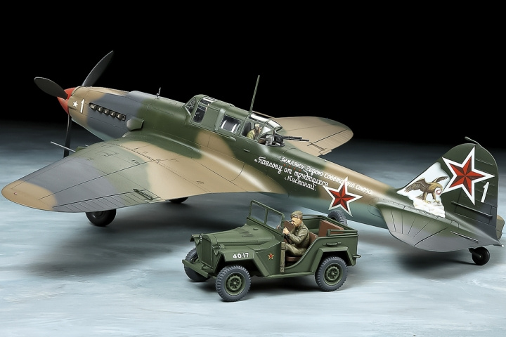 TAMIYA 1/48 Ilyushin IL-2 Shturmovik & GAZ-67B Set i gruppen SPORT, FRITID & HOBBY / Hobby / Plastmodeller / Flyg/Helikoptrar hos TP E-commerce Nordic AB (C31750)