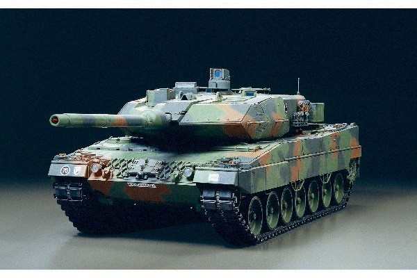 TAMIYA 1/16 R/C LEOPARD 2A6 w/Option Kit i gruppen LEKSAKER, BARN- & BABYPRODUKTER / Radiostyrt / Övrigt radiostyrt hos TP E-commerce Nordic AB (C31782)