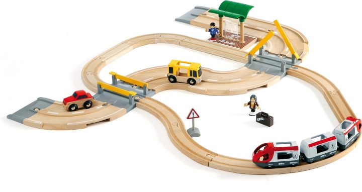 BRIO World 33209 - Rail & Road Resa järnväg i gruppen LEKSAKER, BARN- & BABYPRODUKTER / Leksaker / Byggleksaker / Brio tågbanor hos TP E-commerce Nordic AB (C40425)
