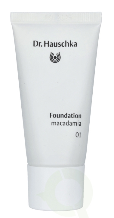 Dr. Hauschka Foundation 30 ml #01 Macadamia i gruppen SKÖNHET & HÄLSA / Makeup / Basmakeup / Foundation hos TP E-commerce Nordic AB (C41393)