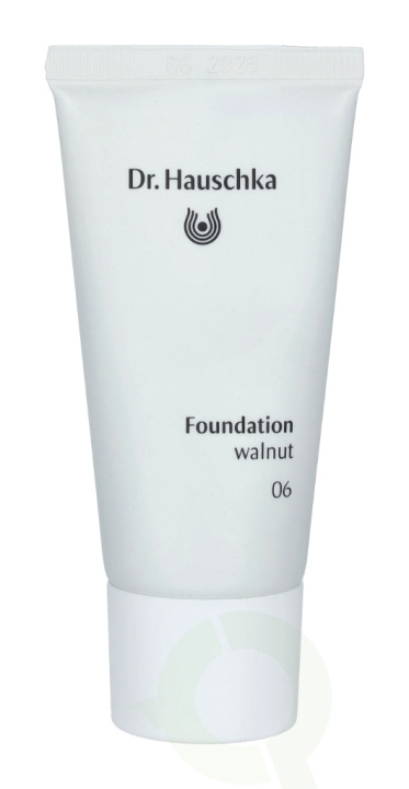 Dr. Hauschka Foundation 30 ml #06 Walnut i gruppen SKÖNHET & HÄLSA / Makeup / Basmakeup / Foundation hos TP E-commerce Nordic AB (C41397)