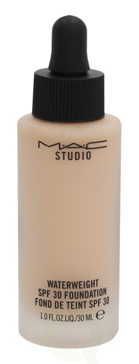 MAC Studio Waterweight Foundation SPF30 30 ml NC15 i gruppen SKÖNHET & HÄLSA / Makeup / Basmakeup / Foundation hos TP E-commerce Nordic AB (C41692)