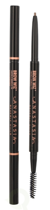 Anastasia Beverly Hills Brow Wiz 0.09 g Strawburn i gruppen SKÖNHET & HÄLSA / Makeup / Ögon & Ögonbryn / Ögonbrynspenna hos TP E-commerce Nordic AB (C49838)