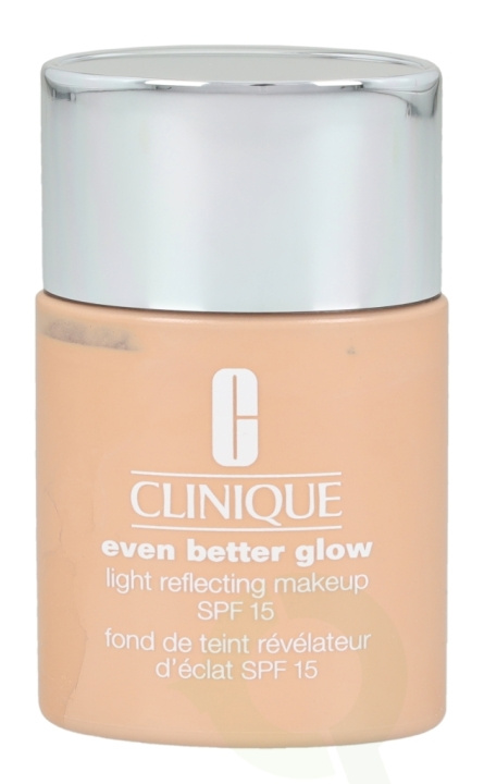 Clinique Even Better Glow Light Reflecting Makeup SPF15 30 ml WN04 Bone i gruppen SKÖNHET & HÄLSA / Makeup / Basmakeup / Foundation hos TP E-commerce Nordic AB (C50251)