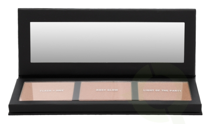 MAC Hyper Real Glow Palette 13.5 gr Flash + Awe i gruppen SKÖNHET & HÄLSA / Makeup / Basmakeup / Contour/Highlight hos TP E-commerce Nordic AB (C53789)