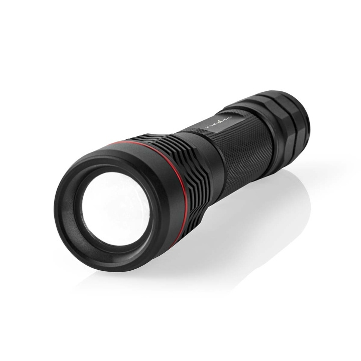 Nedis LED ficklampa | Batteridriven | 3.7 V DC | 10 W | N/A | batterier medföljer | Uppladdningsbara | Angivet ljusflöde: 1000 lm | Belysningsräckvidd: 200 m | Strålvinkel: 10 ° i gruppen SPORT, FRITID & HOBBY / Ficklampor & Pannlampor / Ficklampor hos TP E-commerce Nordic AB (C57027)