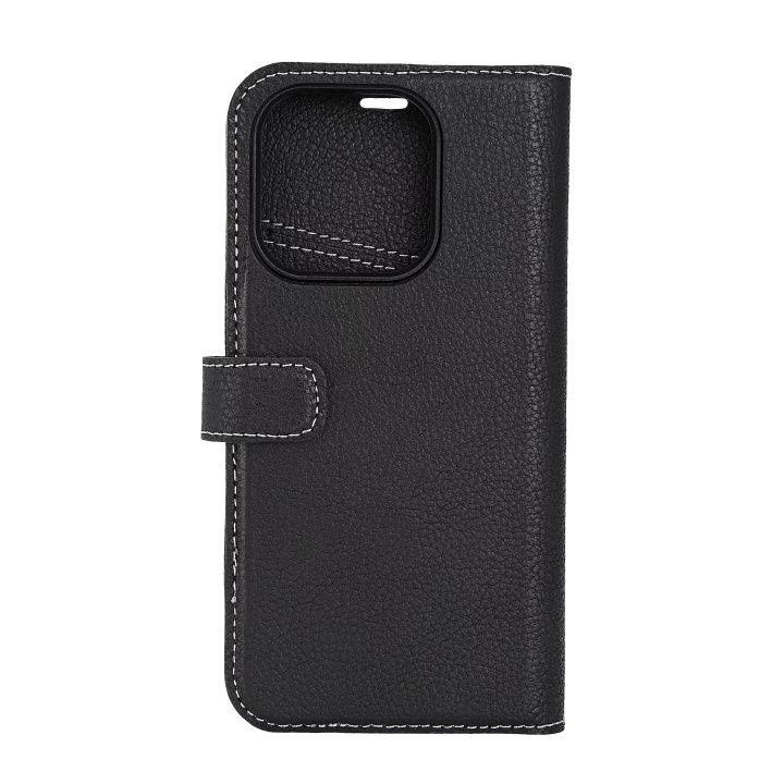 Denna 2-i-1-plånbok är tillverkad av äkta läder och kombinerar det praktiska hos en plånbok med skyddet hos ett fodral. Bakstycket fästs/tas enkelt loss från plånboken med hjälp av magneter, så att du enkelt kan växla mellan en elegant plånbok och ett sky i gruppen SMARTPHONE & SURFPLATTOR / Mobilskydd / Apple / iPhone 15 hos TP E-commerce Nordic AB (C59570)